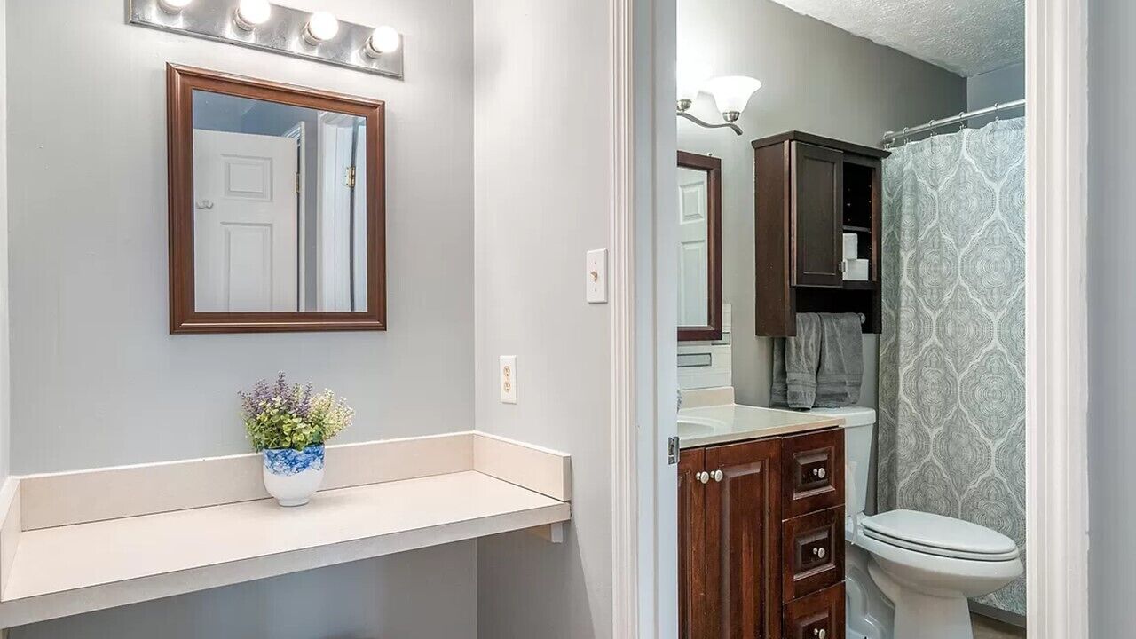 Dusche, Handtücher, Seife, Toilettenpapier