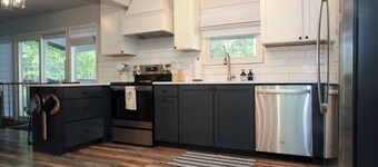 Sip, Hike, Relax - A Private 20-Acre Haven in Wine Country