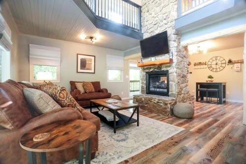 Sip, Hike, Relax - A Private 20-Acre Haven in Wine Country