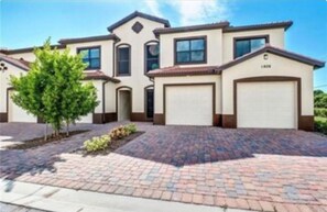 Exterior - PRISTINE 1ST FLOOR 2 BEDROOM 2 BATH VILLA CLOSE TO EVERYTHING! (Cape Coral)