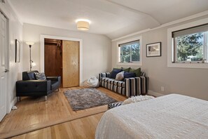 2 多间卧室、熨斗/熨衣板、WiFi、床单