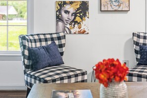 Interior - Spacious Home in ATL with Big Yard and Near the Airport (East Point)