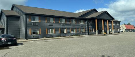 المنشأة من الخارج