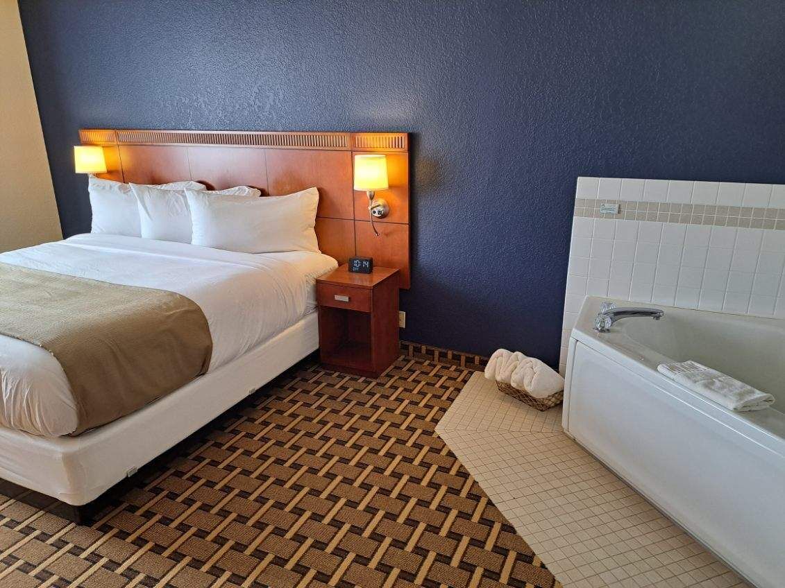 尊榮單人房 | 書桌、筆電工作空間、免費無線上網、床單