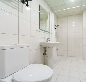 Shower, hair dryer, towels, shampoo - BELLA INN 2 (Puli)