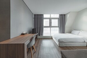 Standard Double Room | Desk, blackout curtains, iron/ironing board, free WiFi - Brown Suites Hotel Sinchon Central (Seoul)