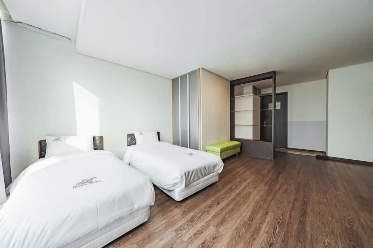 1 Schlafzimmer, Schreibtisch, Verdunkelungsvorhänge