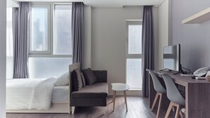 Phòng 2 giường đơn Superior | Bàn, màn/rèm cản sáng, bàn ủi/dụng cụ ủi quần áo 