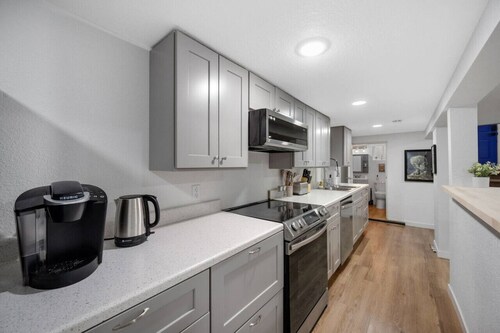 Artful Heaven: Sleeps up to 6, Private Luxury !