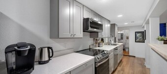 Artful Heaven: Sleeps up to 6, Private Luxury !