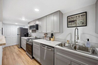 Artful Heaven: Sleeps up to 6, Private Luxury !