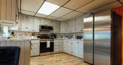 South Twin Place - Comfortable year-round home on the shores of South Twin Lake!