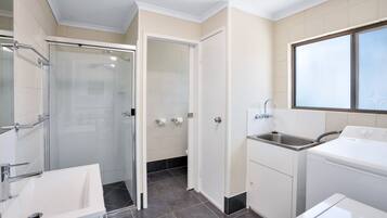 Familienapartment, 2Â Schlafzimmer | Badezimmer