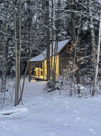 Esterni. Tiny Home Bliss Harcourt/Bancroft.