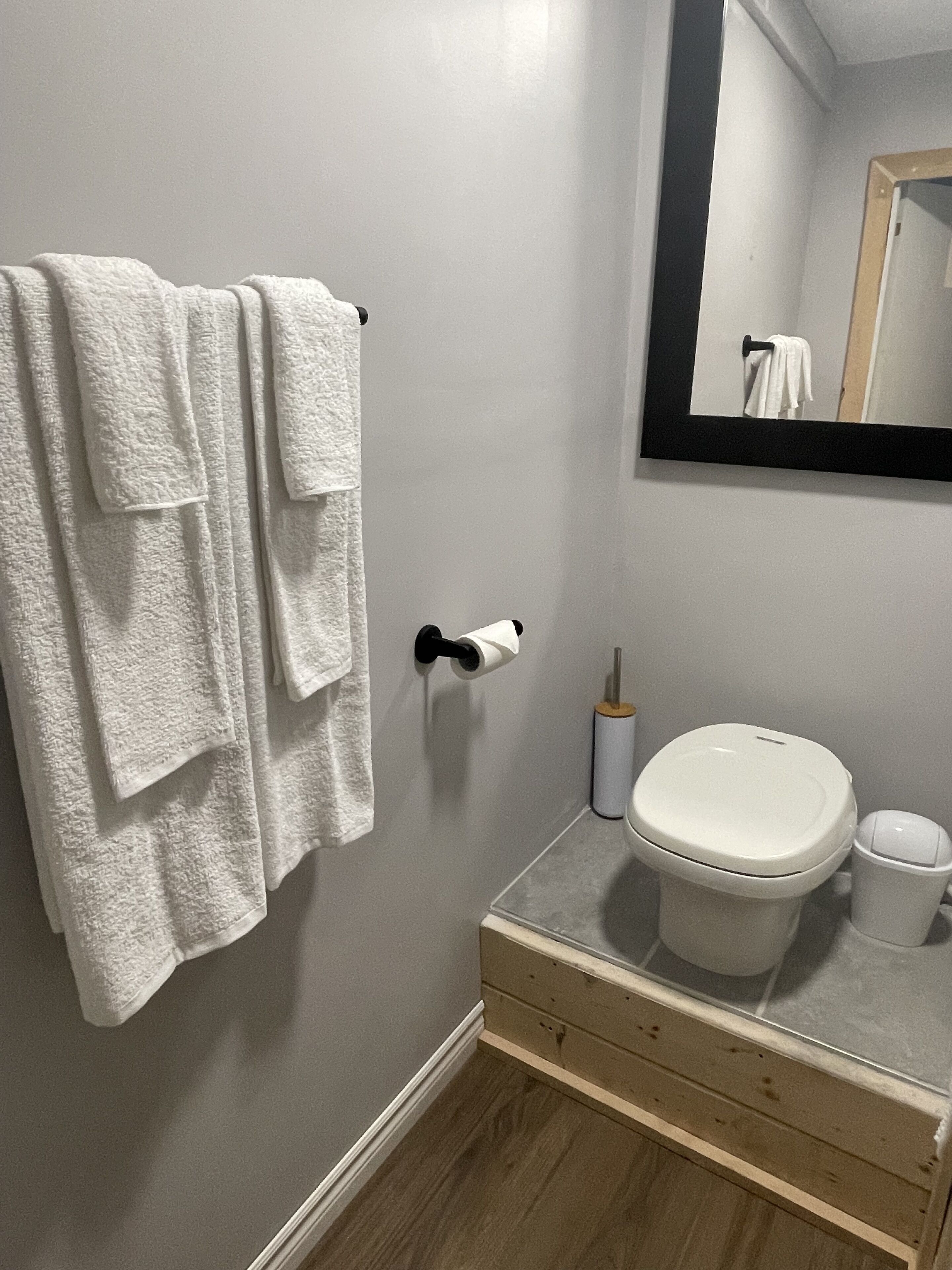 淋浴设施、吹风机、毛巾、卫生纸