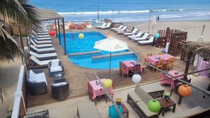 Terrace/patio - The Point Mancora - Beach Party Hostel (Máncora)