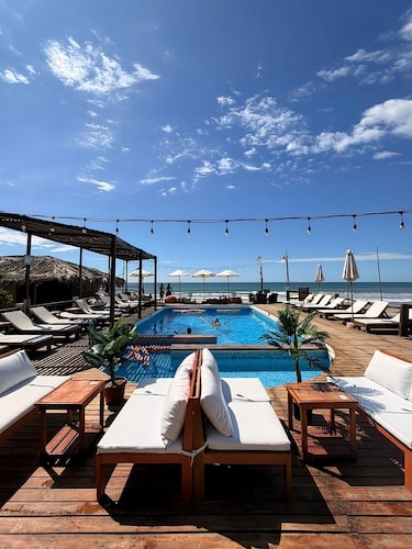 The Point Mancora - Beach Party Hostel