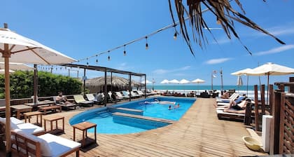 The Point Mancora - Beach Party Hostel