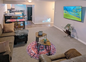 Smart TV, books - Riverside Retreat: 2 Bed 1 Bath Guesthouse in Highlands with workspace! (Edmonton)