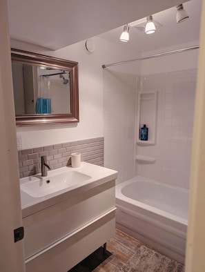 Towels, soap, shampoo, toilet paper - Riverside Retreat: 2 Bed 1 Bath Guesthouse in Highlands with workspace! (Edmonton)
