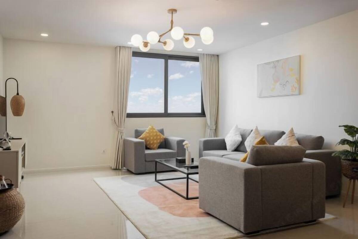 Living area | 43-inch LCD TV with cable channels