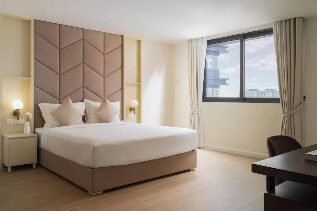 2 bedrooms, blackout curtains, iron/ironing board, free WiFi