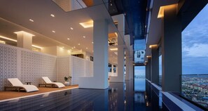 Una piscina techada