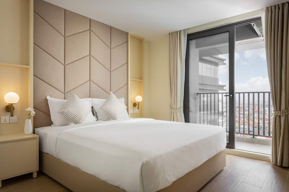 2 bedrooms, blackout drapes, iron/ironing board, free WiFi