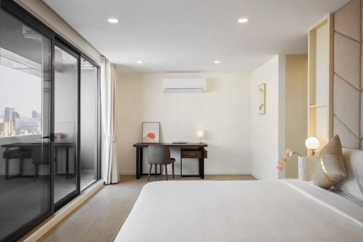 2 bedrooms, blackout curtains, iron/ironing board, free WiFi