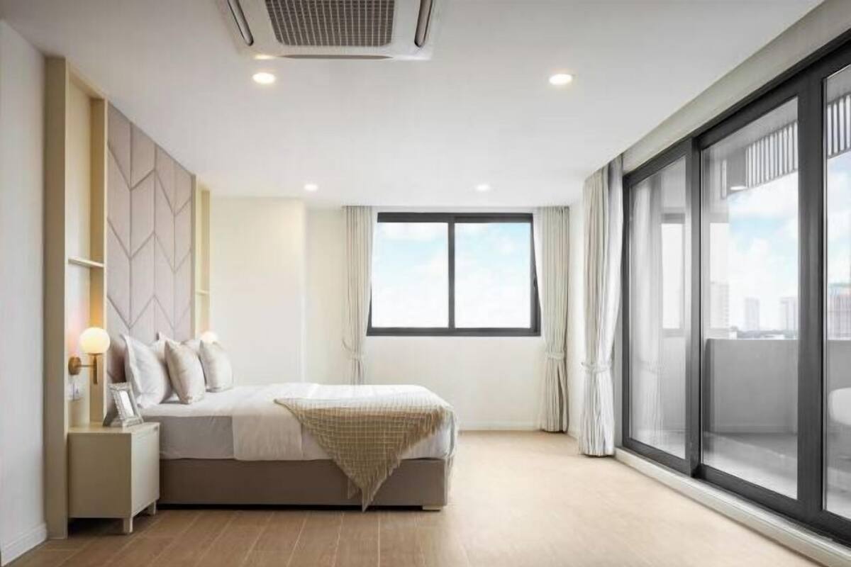 2 bedrooms, blackout drapes, iron/ironing board, free WiFi