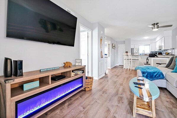 Smart TV, chimenea, videojuegos y estéreo