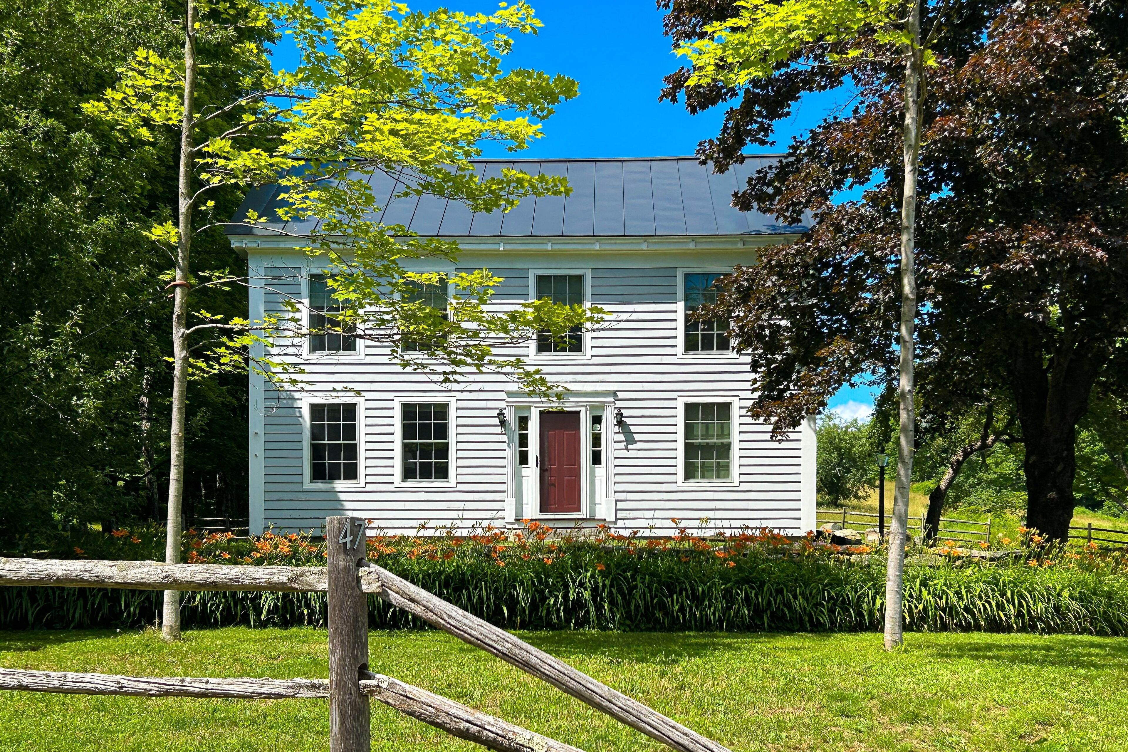Working farmhouse on 140 acres with old-world feel & Peloton - dog-friendly