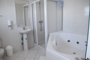 Shower, jetted bath, hair dryer, towels