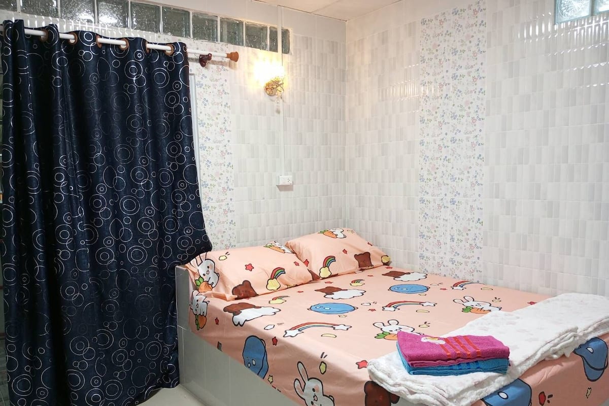 Romantic Room, 1 Bedroom, City View | WiFi (free)