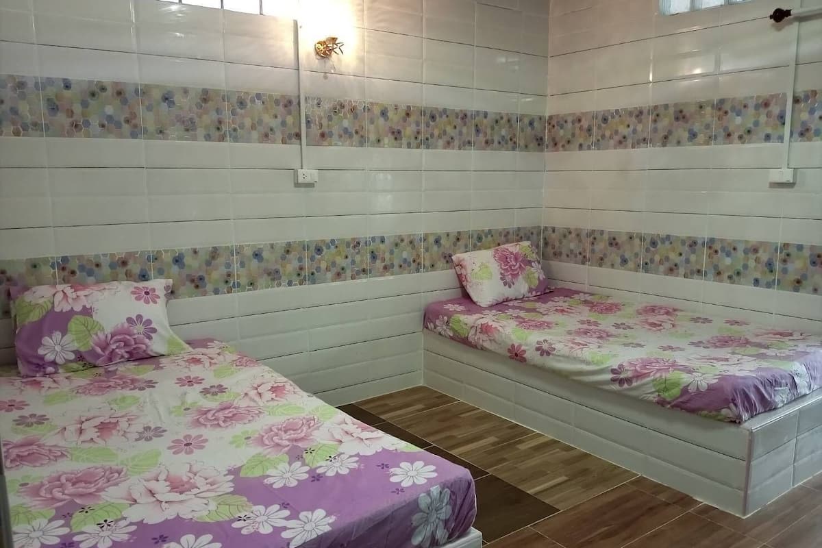 Economy Double or Twin Room, 1 Bedroom, City View | WiFi (free)