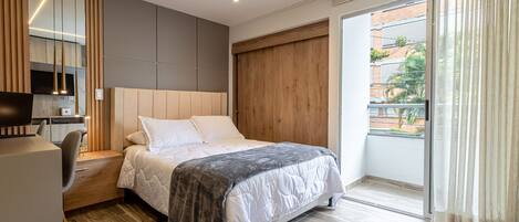 3 bedrooms, desk, iron/ironing board, free WiFi