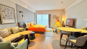 Family Room, 1 King Bed | 1 bedroom, premium bedding, down duvets, Select Comfort beds