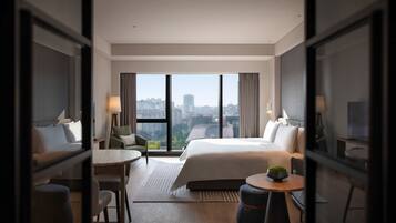 Deluxe King Room | 1 bedroom, premium bedding, down comforters, Select Comfort beds