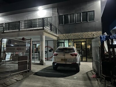 Sunset Retreat Sleeps 4 with Wi-Fi