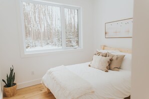 3 bedrooms, travel cot, WiFi, bed sheets