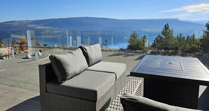 APRIL/ MAY SPECIAL PRICING - LUXURY COTTAGE / LAKE VIEW/BACKYARD PRIVATE HOTTUB