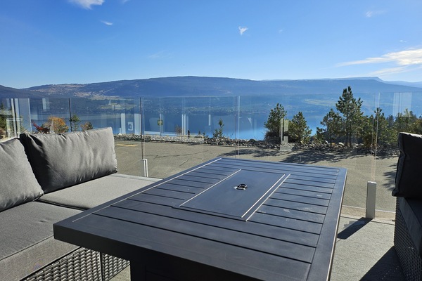 UNOBSTRUCTED VIEWS OFF THE FRONT DECK