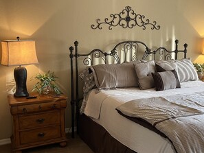 3 bedrooms, desk, iron/ironing board, free WiFi - ~BEAUTIFUL HOME WITH POOL IN PRESTIGIOUS LITCHFIELD/PALM VALLEY (Goodyear)