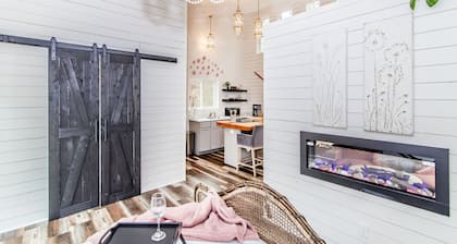 Romantic Escape in the Treetops w/ Outdoor Shower, Hot tub, & Firepit!