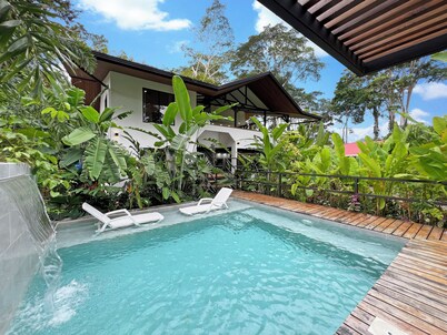 Escondido: Huge House, Pool, AC, TV, Game Room, Kitchen, WiFi, Near Beach