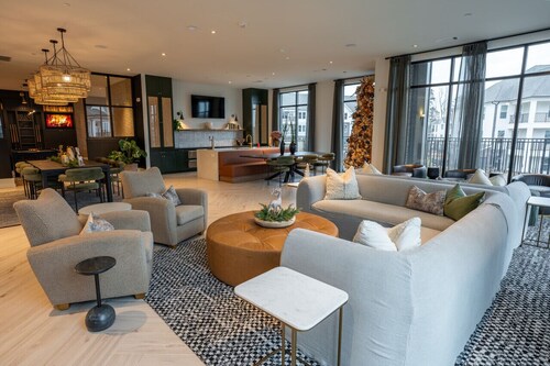 Luxurious, New Apt | Pool | Long Stays