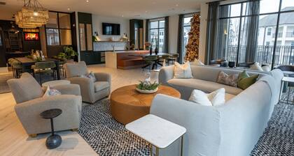 Luxurious, New Apt | Pool | Long Stays