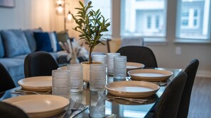 Dining - Luxurious, New Apt | Pool | Long Stays (Athens)