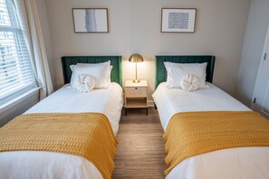 3 bedrooms, desk, iron/ironing board, WiFi