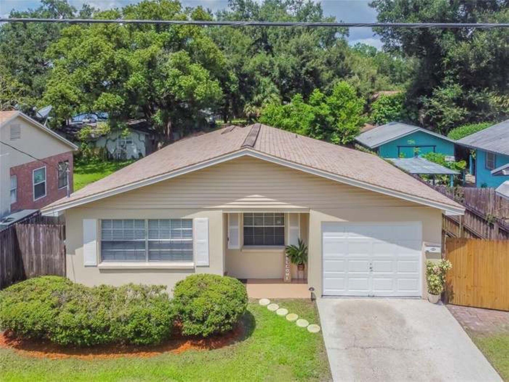 Summer Breeze 5 min from many restaurants, malls, bush gardens, Ybor city & More
